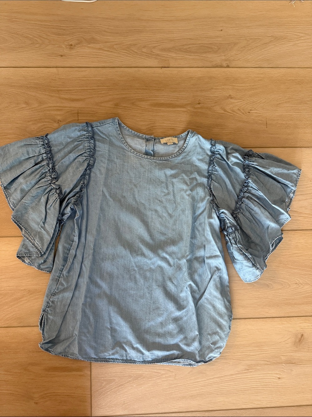 LOFT Outlet light chambray round-neck blouse size small